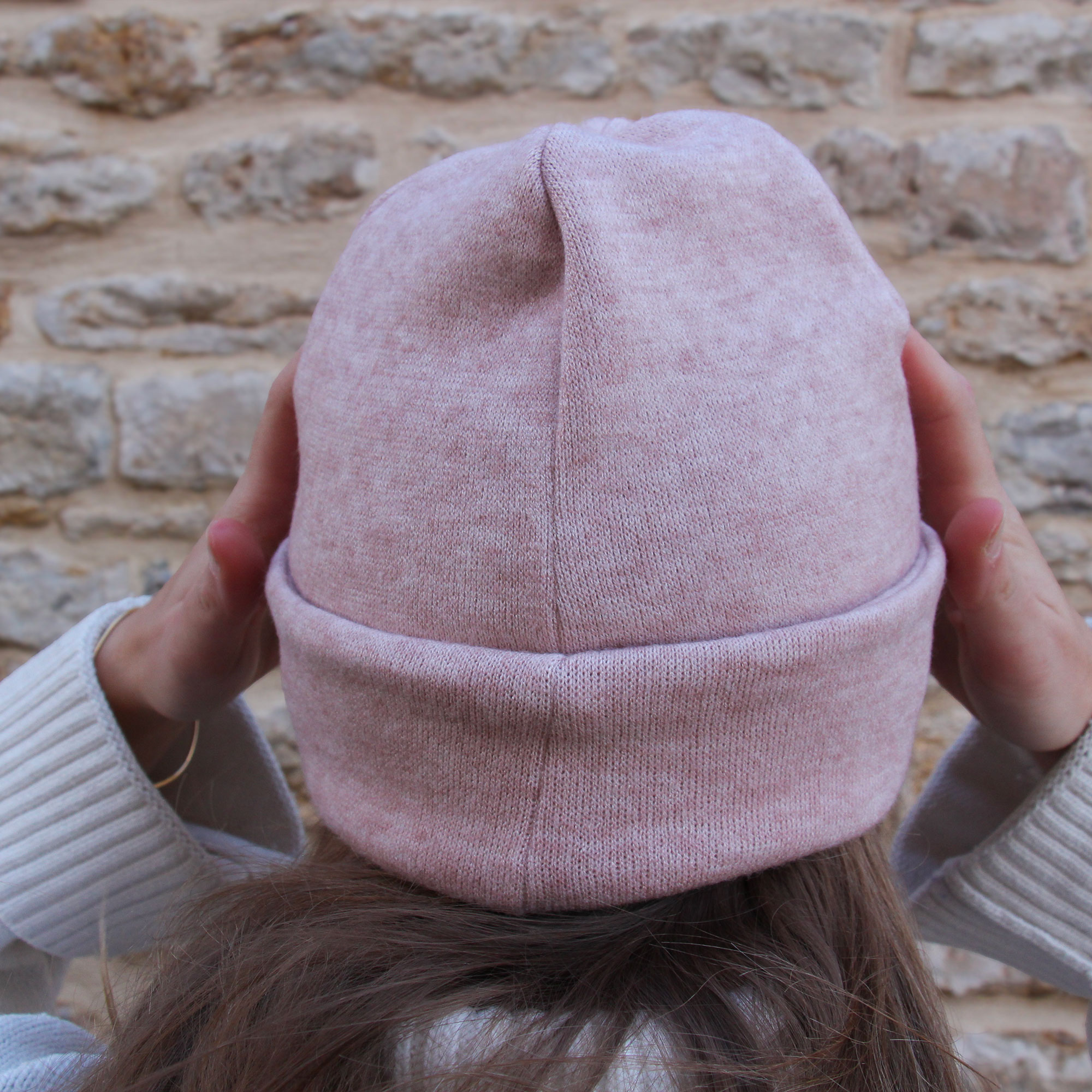 bonnet marmull rose avec logo cousu sur le devant