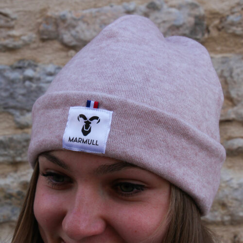 bonnet marmull rose avec logo cousu sur le devant