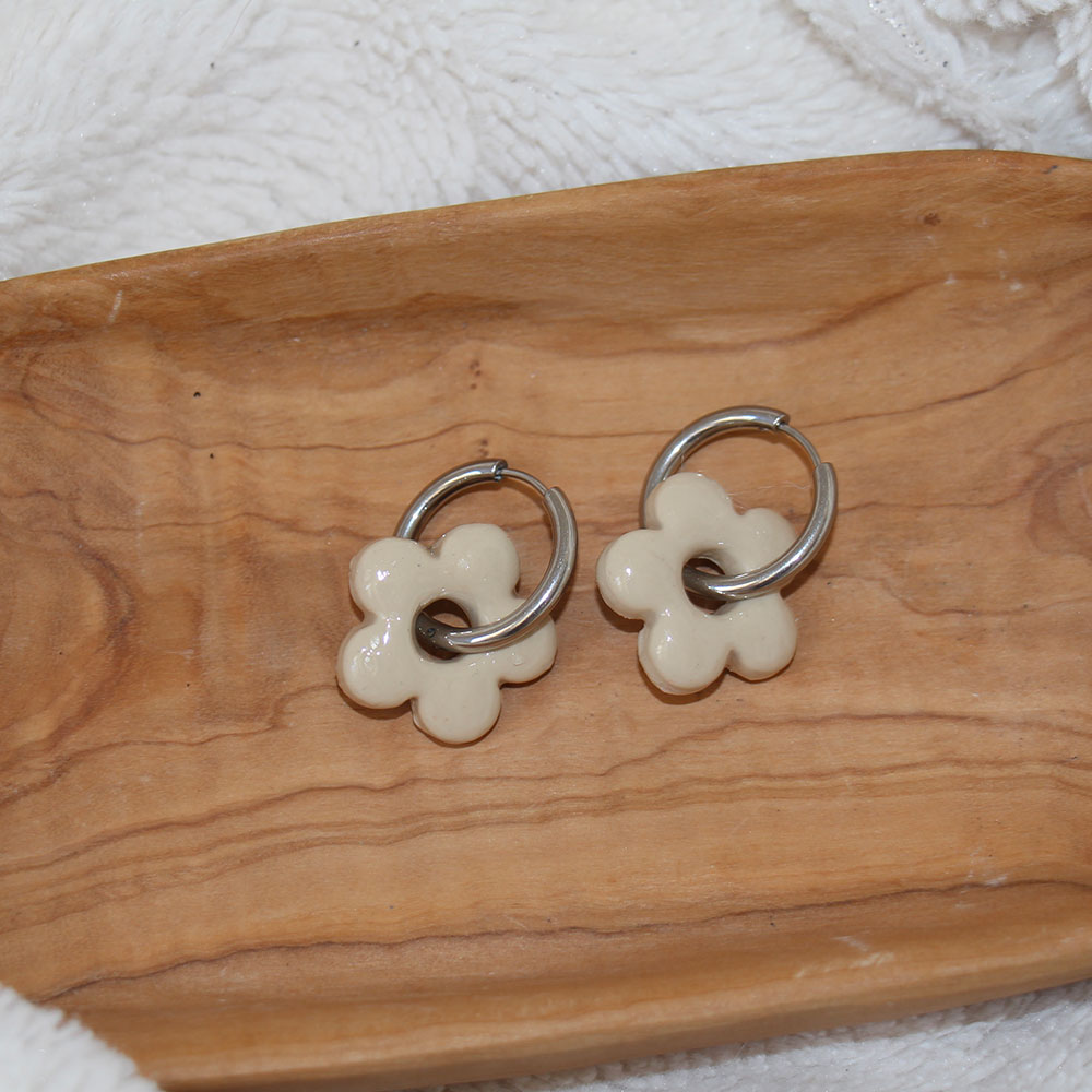 boucles d oreilles fleur beige creme acier inoxydable dore