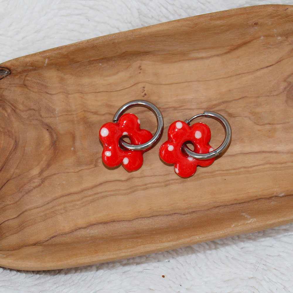 boucles d oreilles fleur rouge pois blancs acier inoxydable