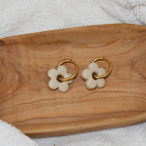 boucles d oreilles fleur beige creme acier inoxydable dore