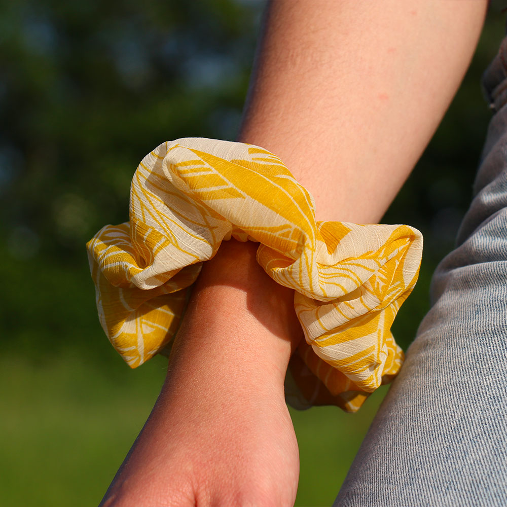 chouchou cheveux motif blanc et jaune Marmull