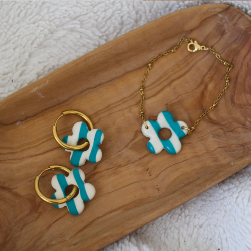 pack bijoux fleur rayee bleu turquoise bracelet et boucles doreilles acier inoxydable dore