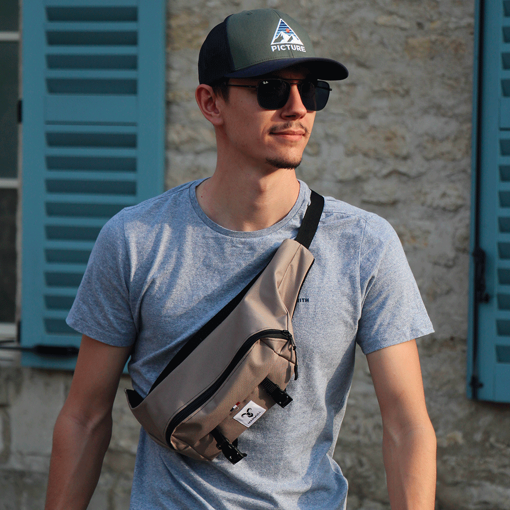 sac banane pormenaz taupe marmull porte par un homme